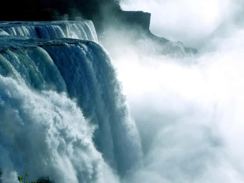 6. Niagara Falls - Majestic Water, Mediocre Experience (Image Credits: Pixabay)