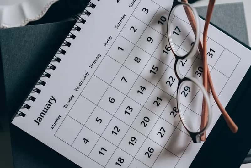 6. They Never Book Flights at the Wrong Time (Image Credits: Pexels)