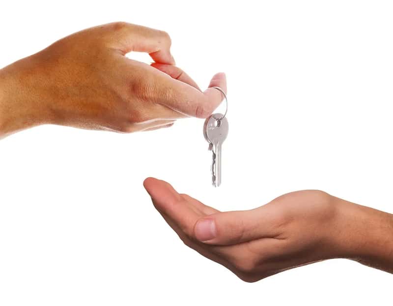 4. The "Landlord" Can Never Meet You in Person (Image Credits: Pixabay)