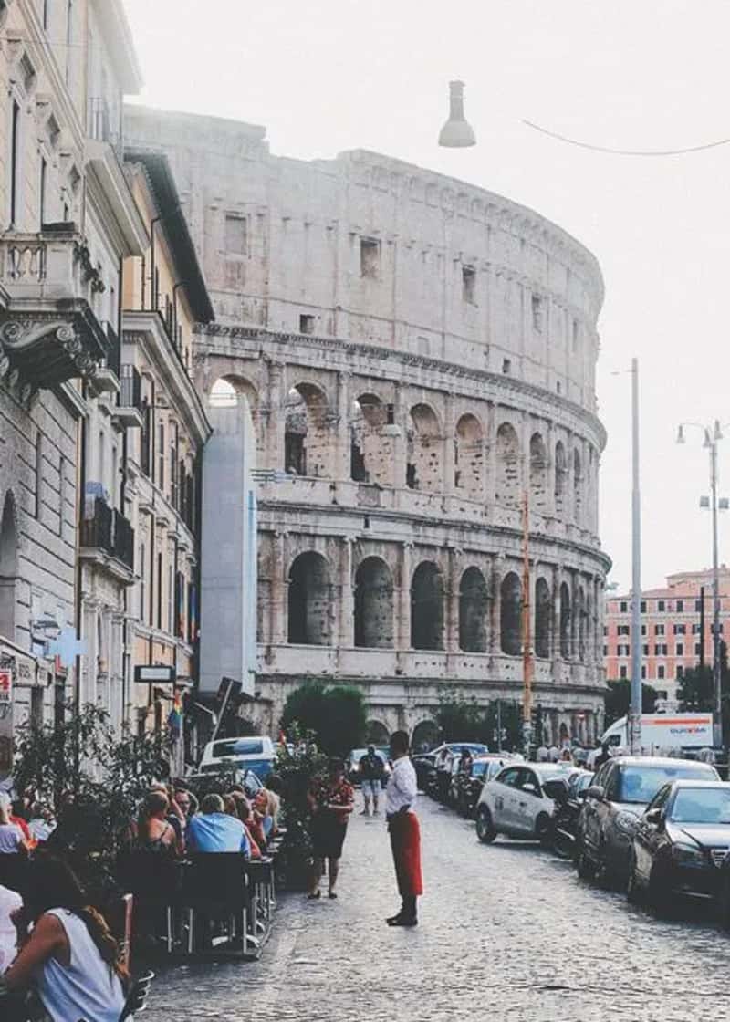 Restaurants Facing the Colosseum (Image Credits: Pexels)