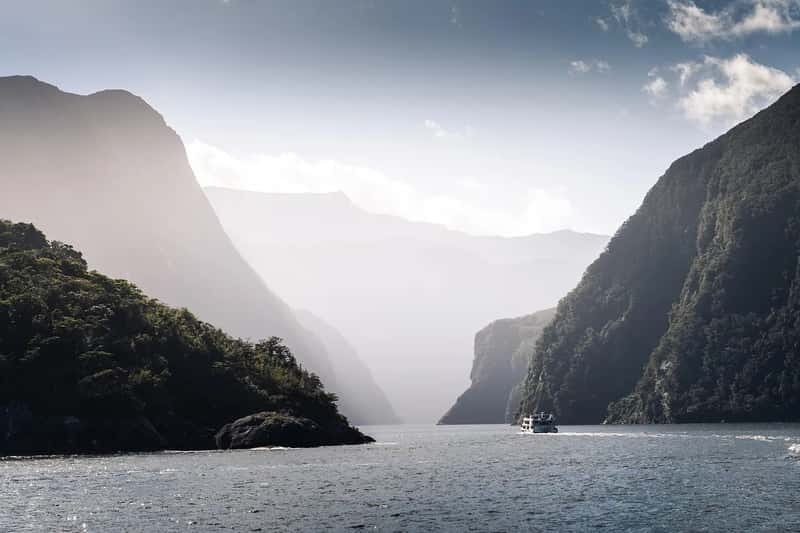 New Zealand: Walking Into the Fiordland Wilderness (Image Credits: Pixabay)