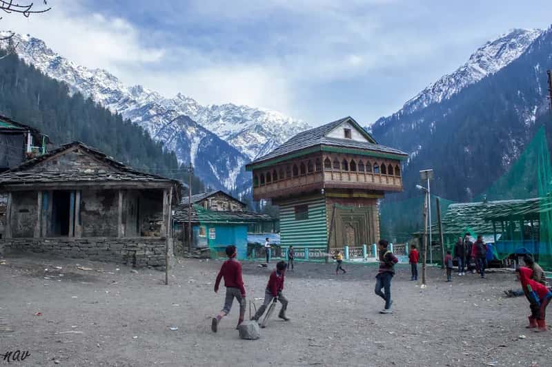2. Nepal - Budget Living Beneath the Himalayas (Image Credits: Flickr)