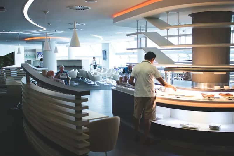 3. The Buffet Is Not a Grocery Run (Image Credits: Pexels)