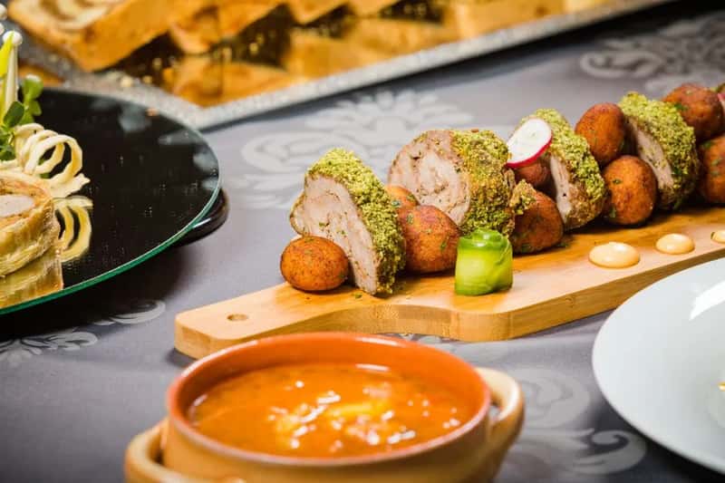 12. They never treat every meal like a transaction to rush through (Image Credits: Pexels)