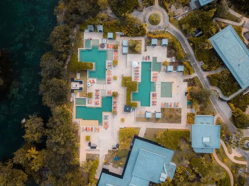 Which vacation actually wins for your budget (Image Credits: Pexels)