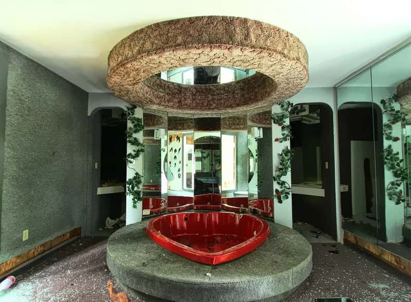 The Poconos honeymoon resorts (Forsaken Fotos, Flickr, CC BY 2.0)