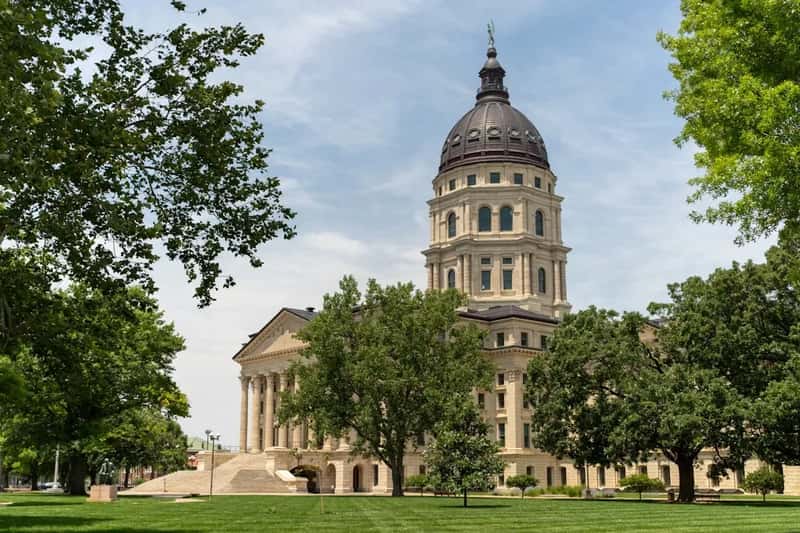 2. Topeka, Kansas - Up to $15,000 for the Right Candidate (Image Credits: Unsplash)