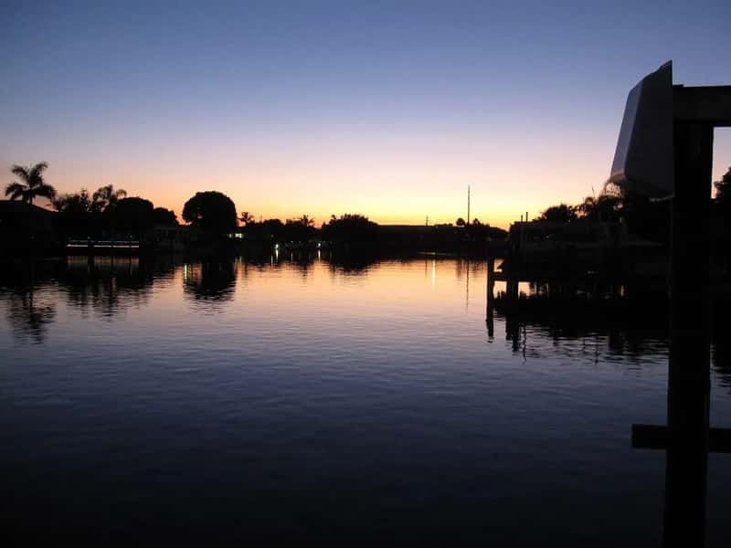 3. Cape Coral, Florida: Canals, Golf, and Calm (Image Credits: Pixabay)