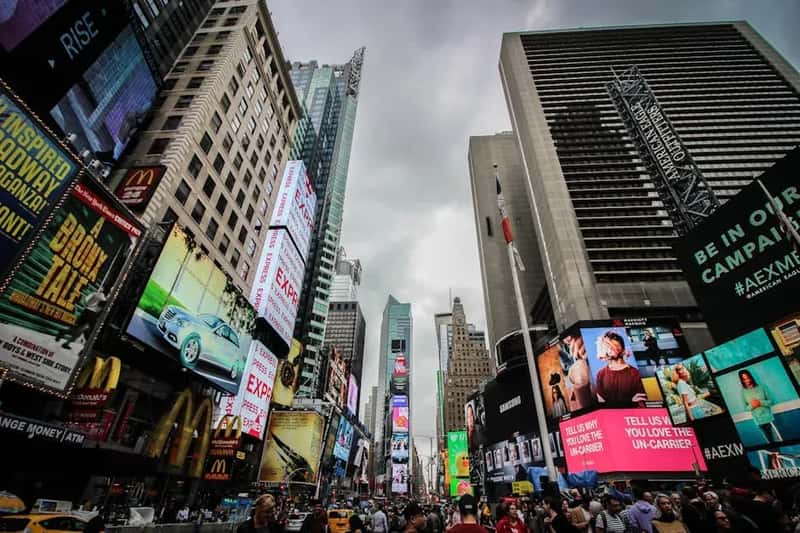 6. The CD Hustle in Times Square and SoHo (Image Credits: Pexels)