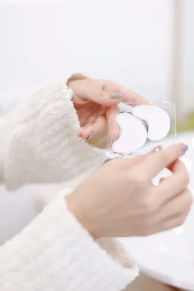 A light blanket, eye mask, or compact pillow (Image Credits: Pexels)
