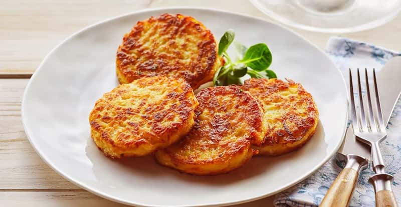 Kartoffelpuffer, the crispy potato snack sold from a paper bag (kurmanstaff, Flickr, CC BY 2.0)