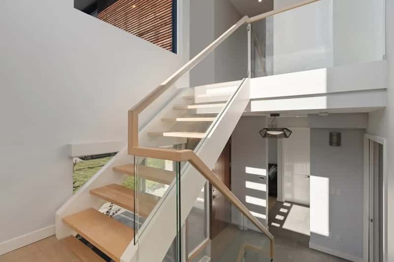 #8 - Keeping Stairs Completely Clear of Stored Items (Image Credits: Unsplash)