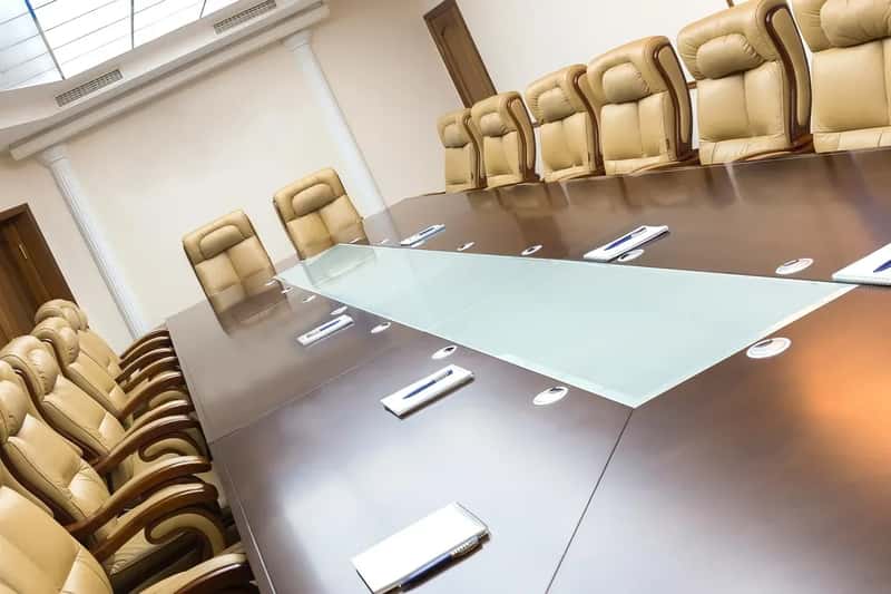 7. Business Meetings Belong in the Conference Room, Not the Lounge (Image Credits: Pixabay)