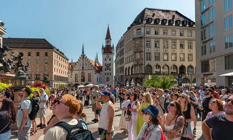 The Bigger Picture: Tourism Is at a Turning Point (Jorge Franganillo, Flickr, CC BY 2.0)