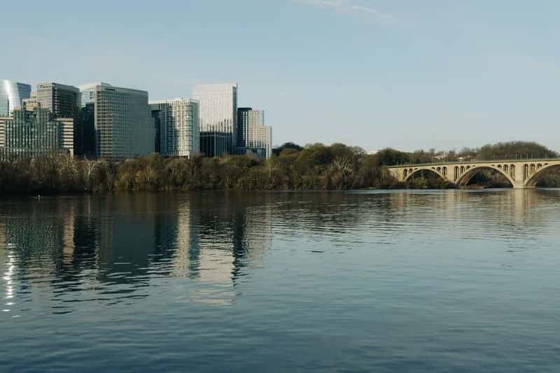 5. Arlington County, Virginia: A model for healthcare and transit access (Image Credits: Pexels)
