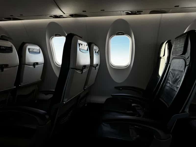 1. Cabin air is drier than a desert, and it sneaks up on you (Image Credits: Pexels)