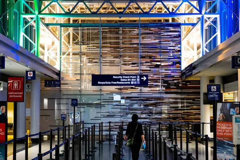 7. Choose the Right Terminal or Checkpoint at Busy Hubs (Image Credits: Pexels)