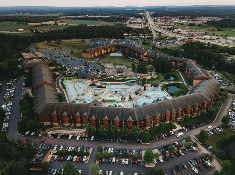 7. Wisconsin Dells Water Park Family Trips (Image Credits: Unsplash)