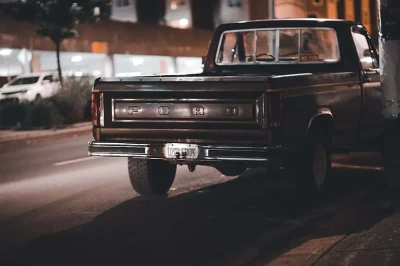 #4 - Riding in the Back of a Pickup Truck Was a Totally Normal Weekend Activity (Image Credits: Pexels)