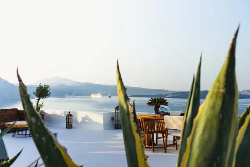 Santorini imposes an actual ceiling (Image Credits: Unsplash)