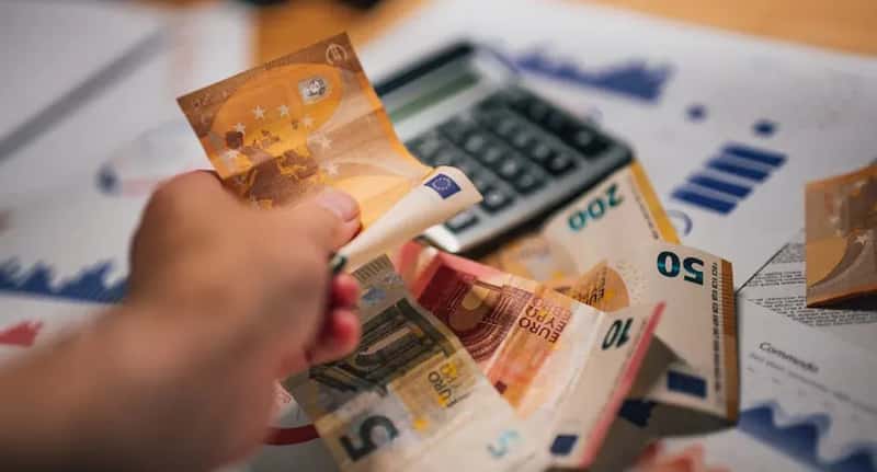 The Double-Conversion Trap: Paying Fees Twice (Image Credits: Pexels)