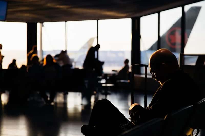 1. Timing Light Exposure to the Destination Clock (Image Credits: Pexels)