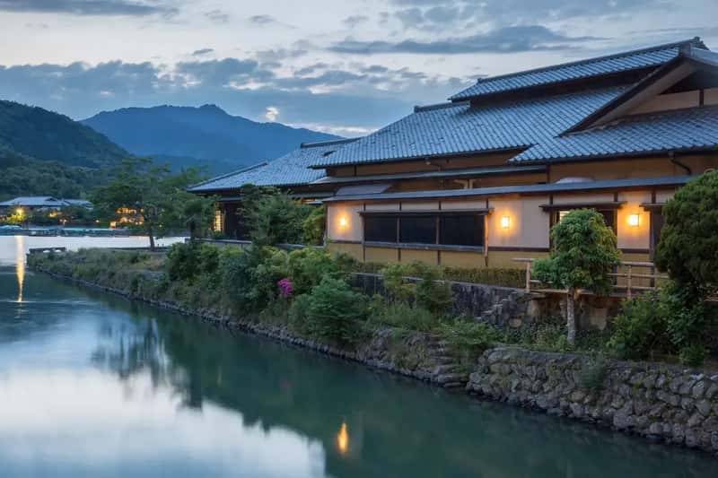 Kyoto: When Ancient Temples Become Instagram Backdrops (Image Credits: Wikimedia)