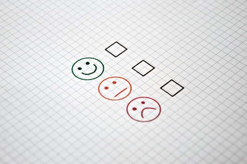 6. Leaving negative reviews over cultural misunderstandings (Image Credits: Pixabay)