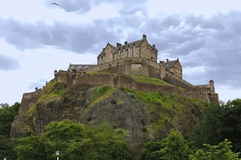 Scotland: History Meets Hospitality (Image Credits: Flickr)