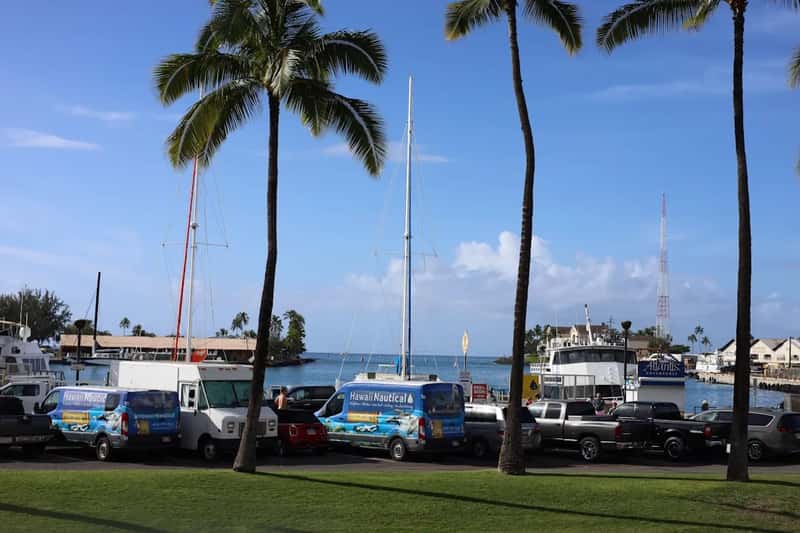 1. Hawaii's trailheads and beach parking lots (Image Credits: Unsplash)