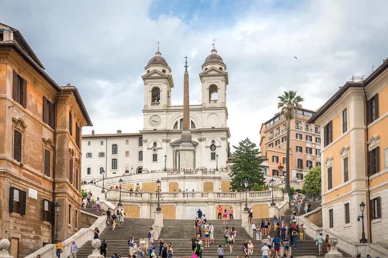 Sitting down or eating on historic steps and monuments (Image Credits: Pixabay)