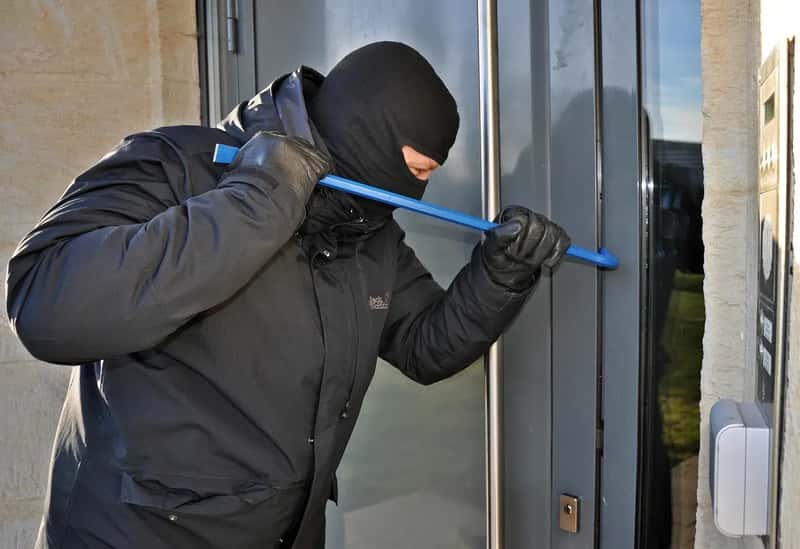 Summer Is Prime Time - and Burglars Know Your Schedule (Image Credits: Pixabay)