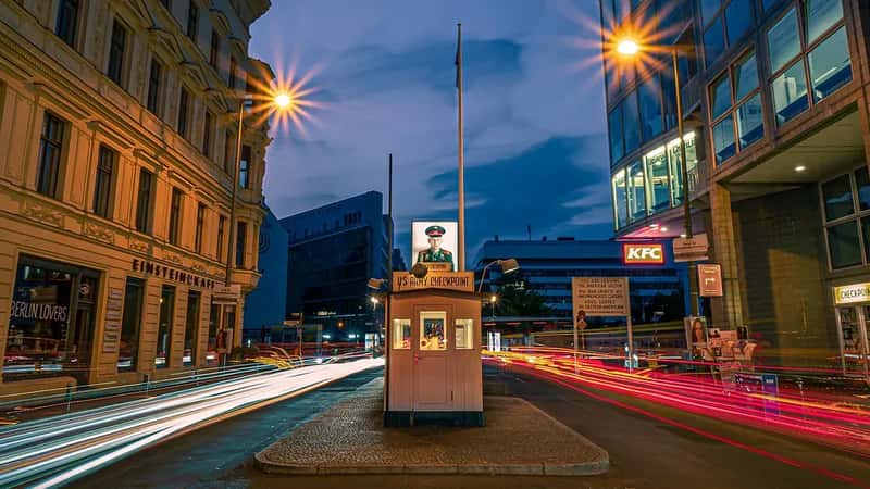 5. Checkpoint Charlie, Berlin – A Historic Moment Reduced to a Photo Op (Giuseppe Milo (www.gmilo.com), Flickr, CC BY 2.0)