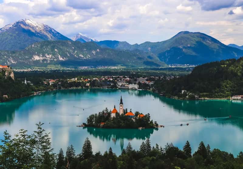 Slovenia (Image Credits: Unsplash)