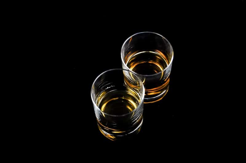 Trying to bring or mix in outside alcohol (Image Credits: Pexels)