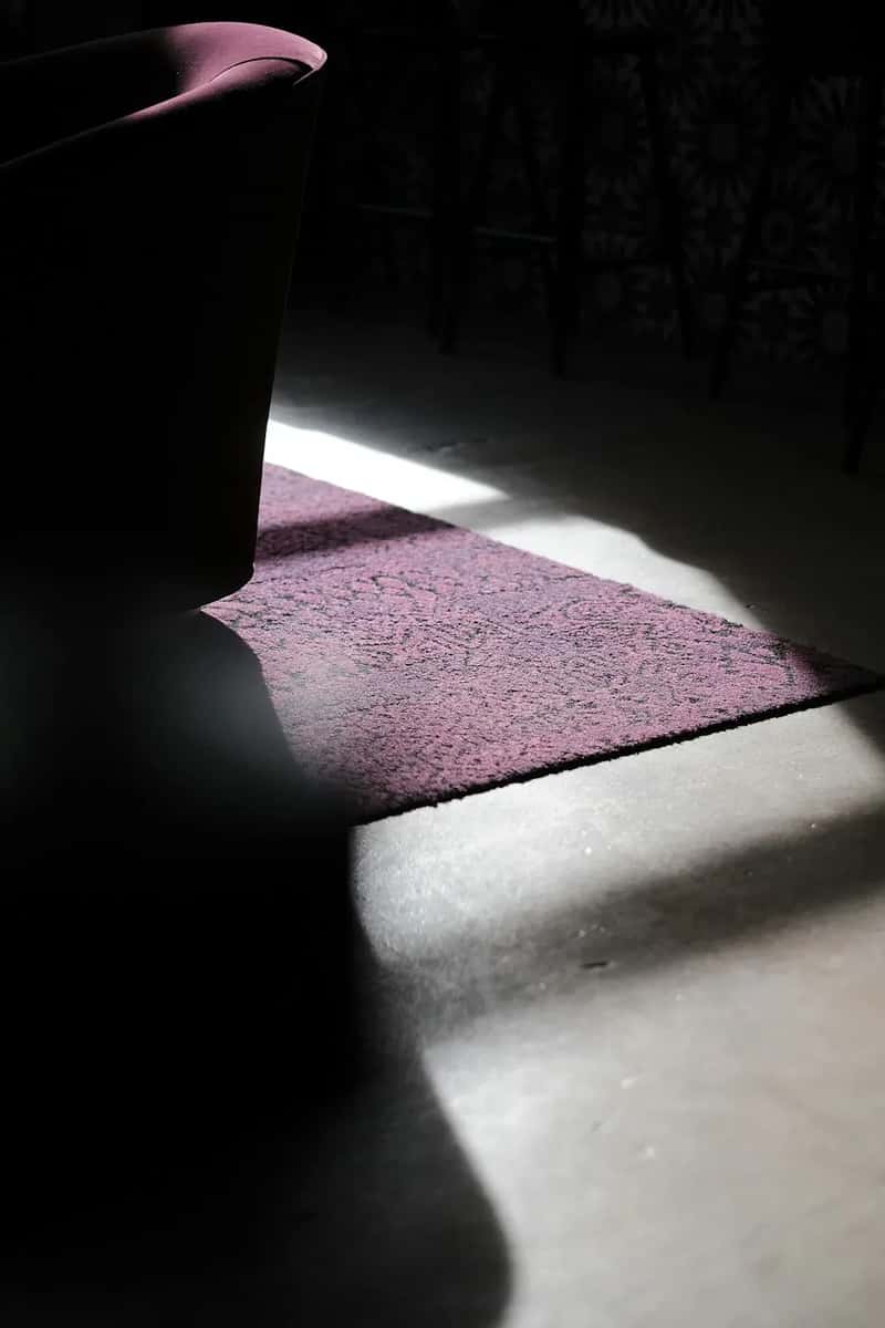 #22 - Mauve Carpet Everywhere, in Every Room (Image Credits: Unsplash)