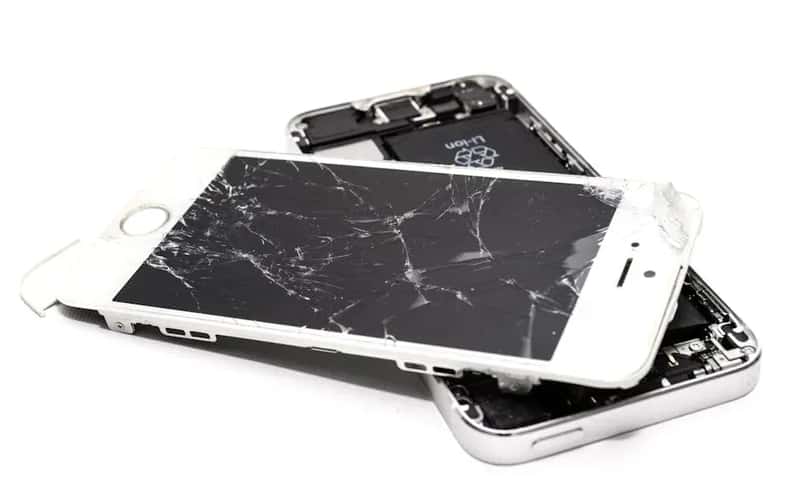1. Extended Warranties on Electronics (Image Credits: Pexels)