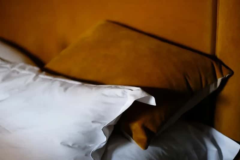 9. It Helps With Sleep Quality, Not Just Hygiene (Image Credits: Unsplash)