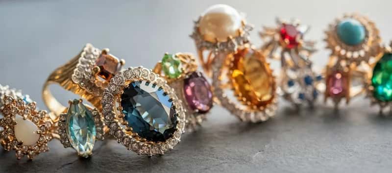 3. The "free gift" jewelry showroom near cruise ports (Image Credits: Unsplash)