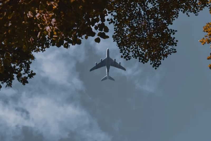 7. Ignoring Seasonal and Monthly Pricing Patterns (Image Credits: Pexels)
