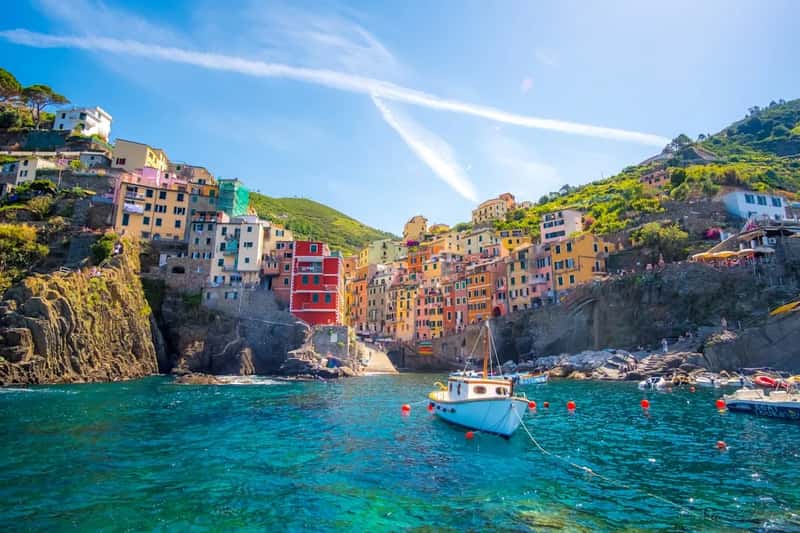 Cinque Terre, Italy (Image Credits: Unsplash)
