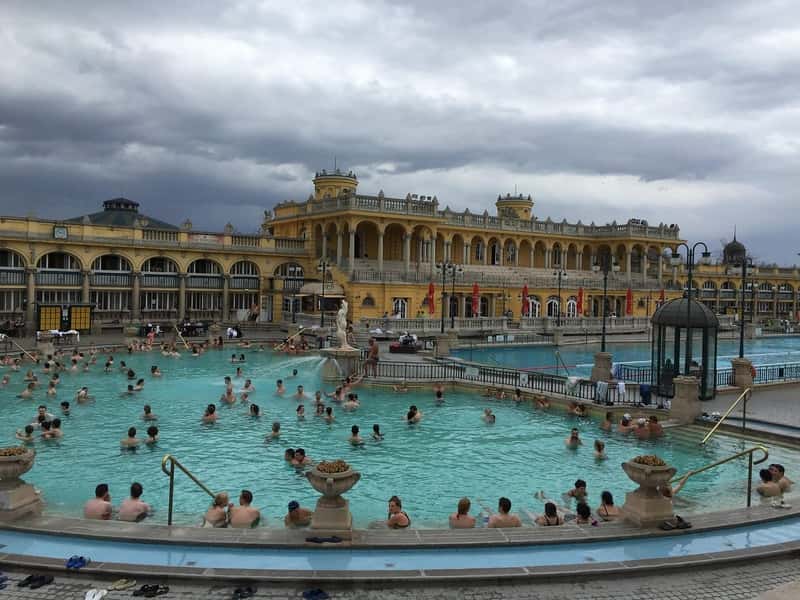 Budapest: Thermal Baths and Historic Charm (Image Credits: Pixabay)