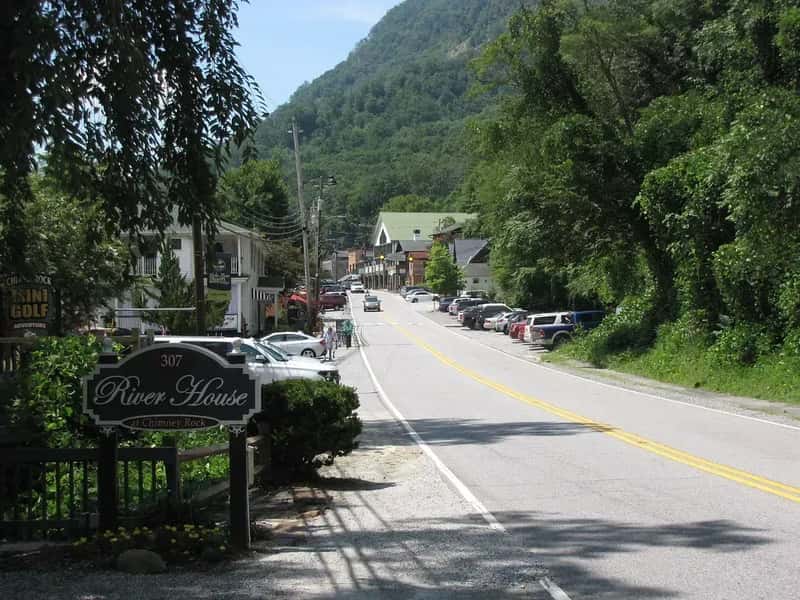 5. Hickory, North Carolina: Blue Ridge Beauty on a Budget (Image Credits: Flickr)