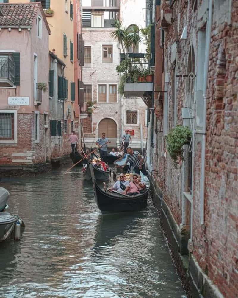 1. Venice's day-tripper "access fee" days without a plan (Image Credits: Pexels)