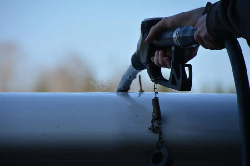 Fuel surcharges quietly reshape ticket prices (Image Credits: Pixabay)