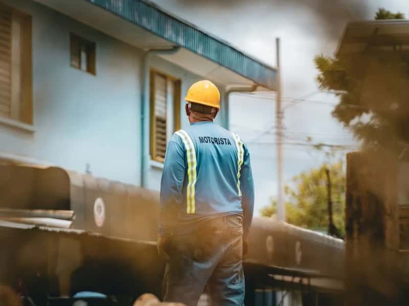 3. Legal status doesn't automatically come with the right to work (Image Credits: Pexels)