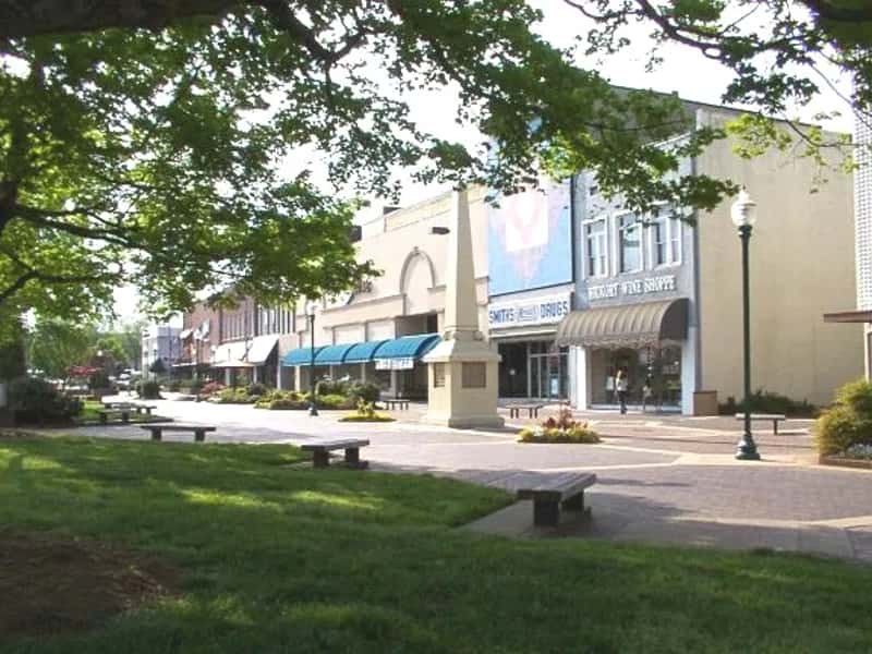 7. Hickory, North Carolina (By Netmogul, Public domain)
