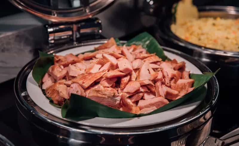 #6 - They Order Multiple Dishes at the Main Dining Room Without a Second Thought (Image Credits: Pexels)