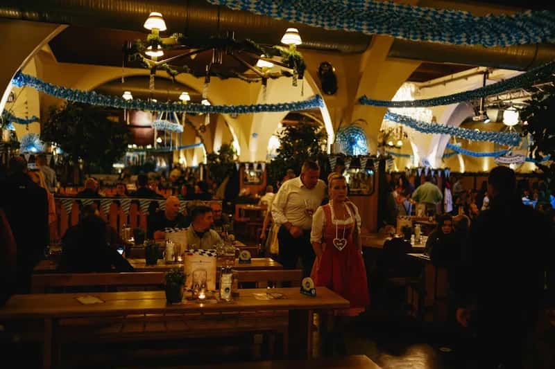 Neglecting to Plan Out Dining Experiences (Image Credits: Unsplash)