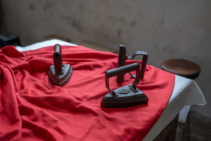 6. The travel iron (Image Credits: Pexels)